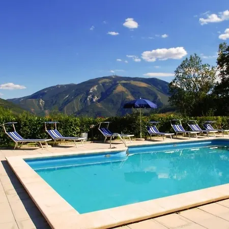 Sleeps 6 Pool Wifi Apartment